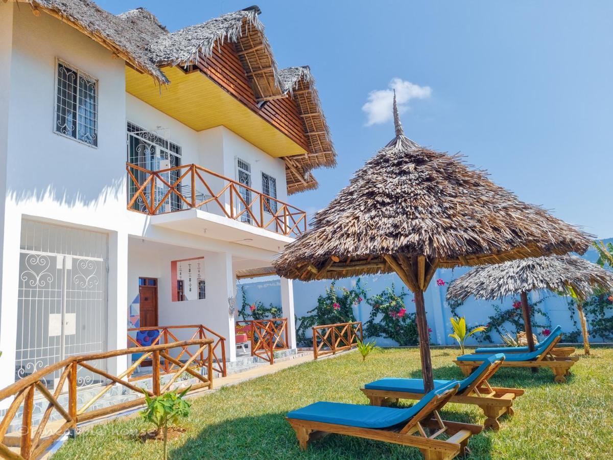 Pineapple House Bed & Breakfast Nungwi Luaran gambar