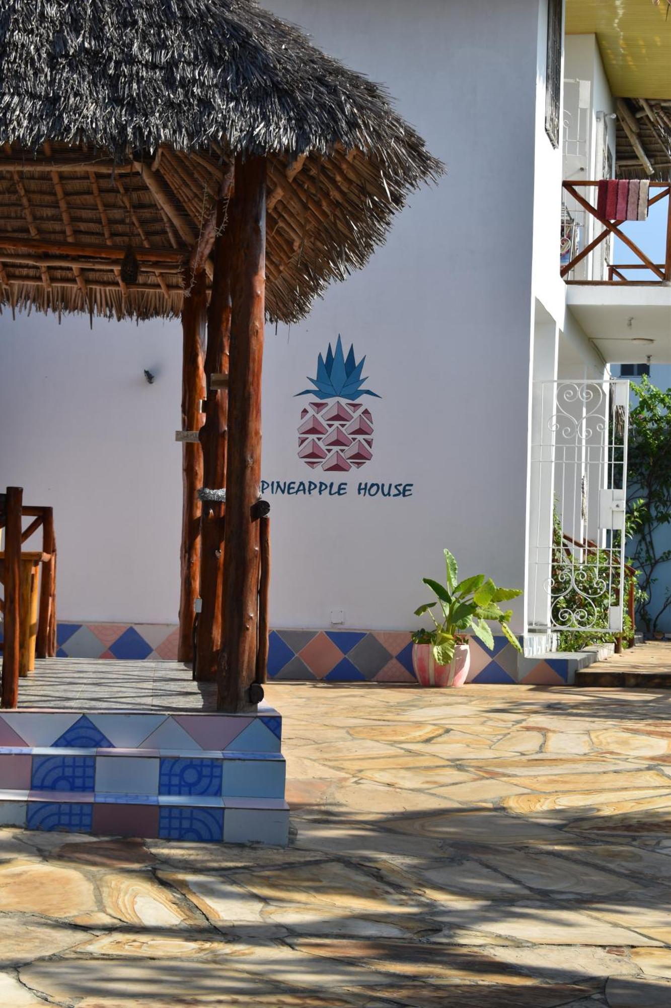 Pineapple House Bed & Breakfast Nungwi Luaran gambar