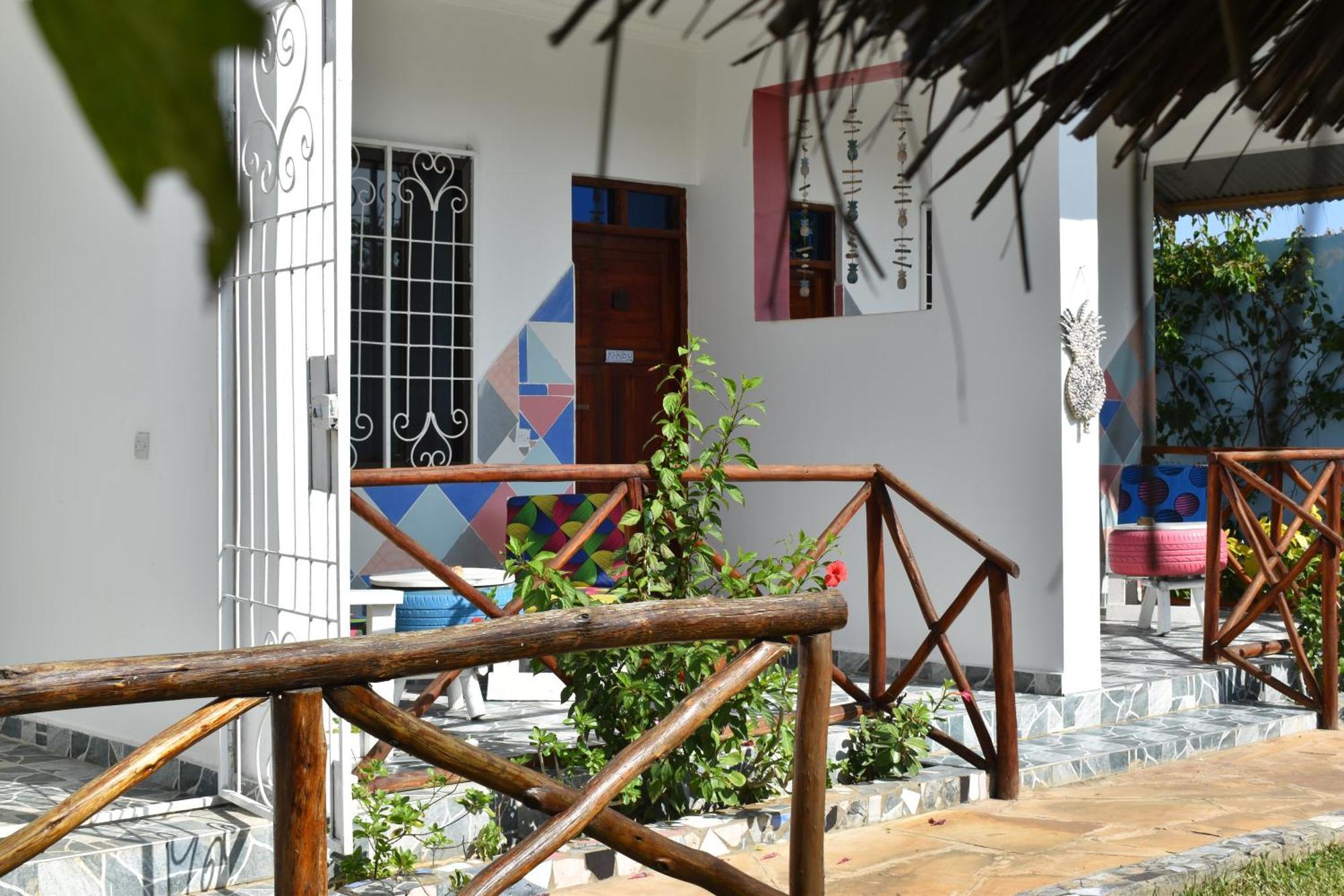 Pineapple House Bed & Breakfast Nungwi Luaran gambar